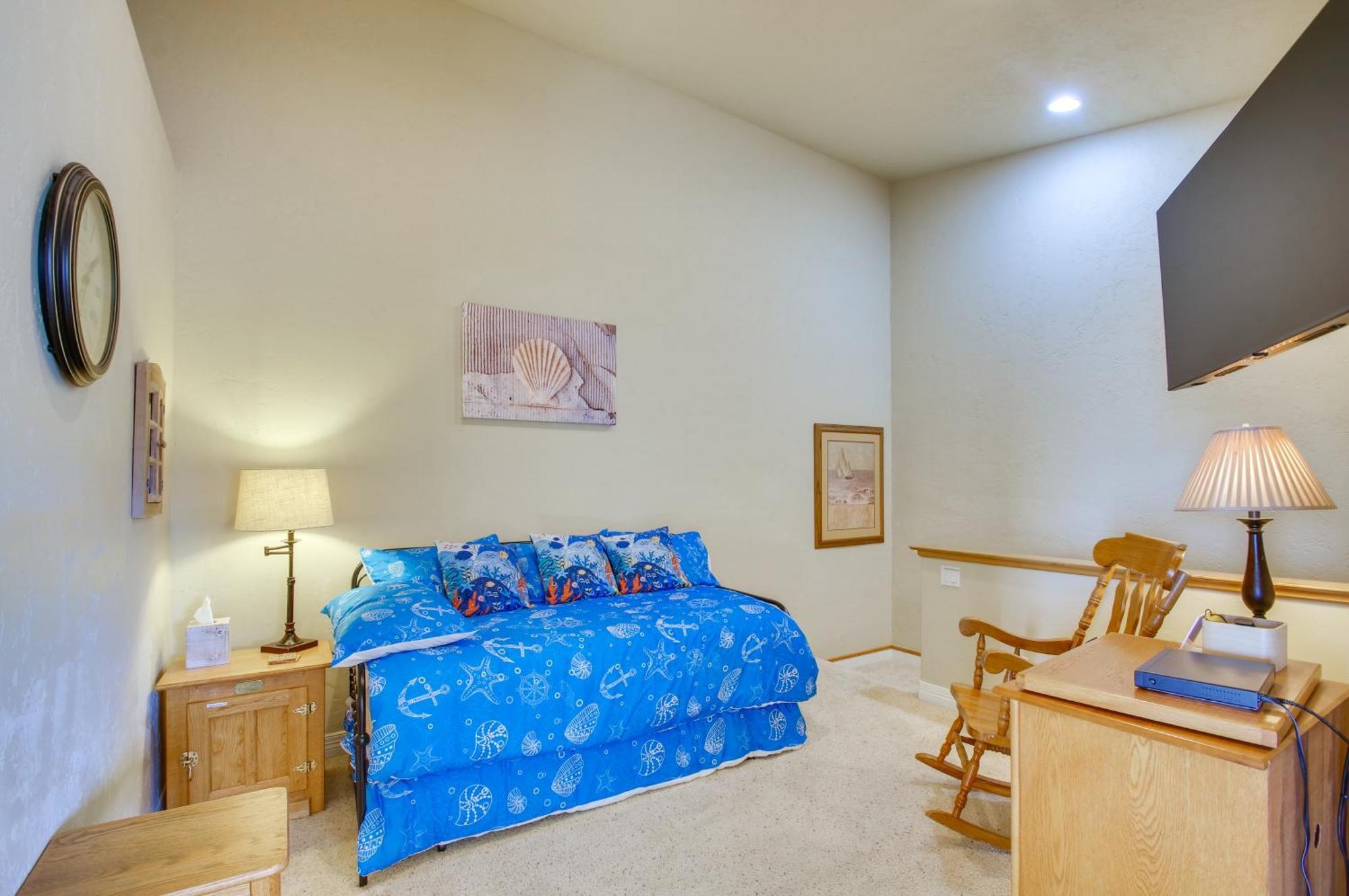 Quiet Waterfront Escape With Hot Tub And Beach Access! โกลด์บีช ภายนอก รูปภาพ