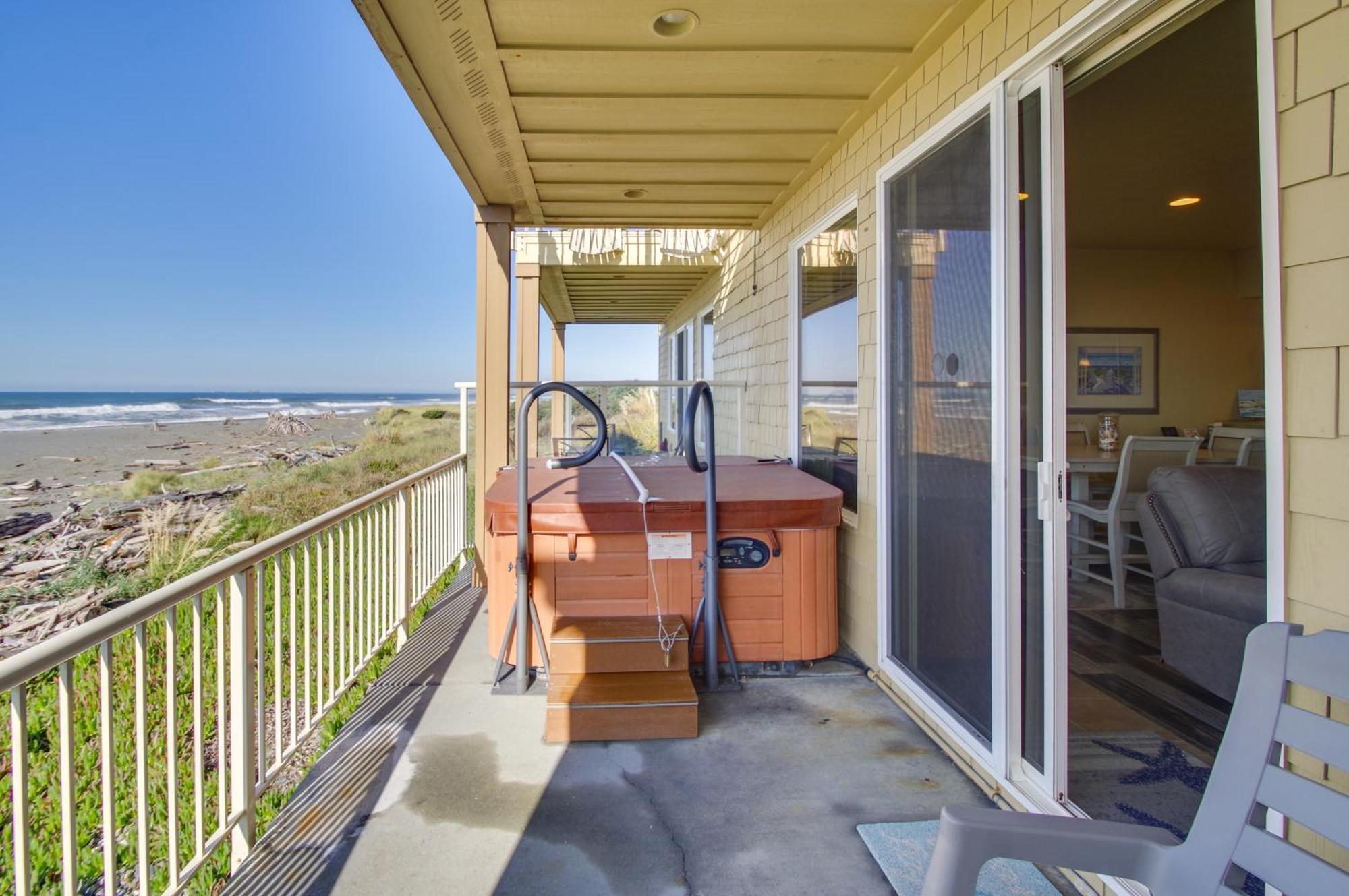 Quiet Waterfront Escape With Hot Tub And Beach Access! โกลด์บีช ภายนอก รูปภาพ