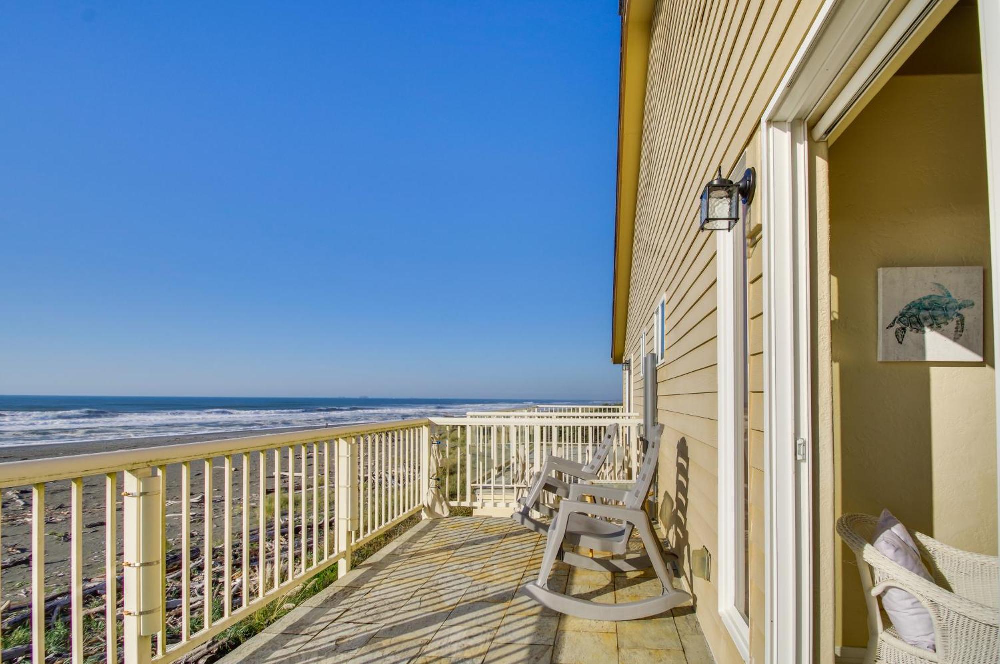 Quiet Waterfront Escape With Hot Tub And Beach Access! โกลด์บีช ภายนอก รูปภาพ